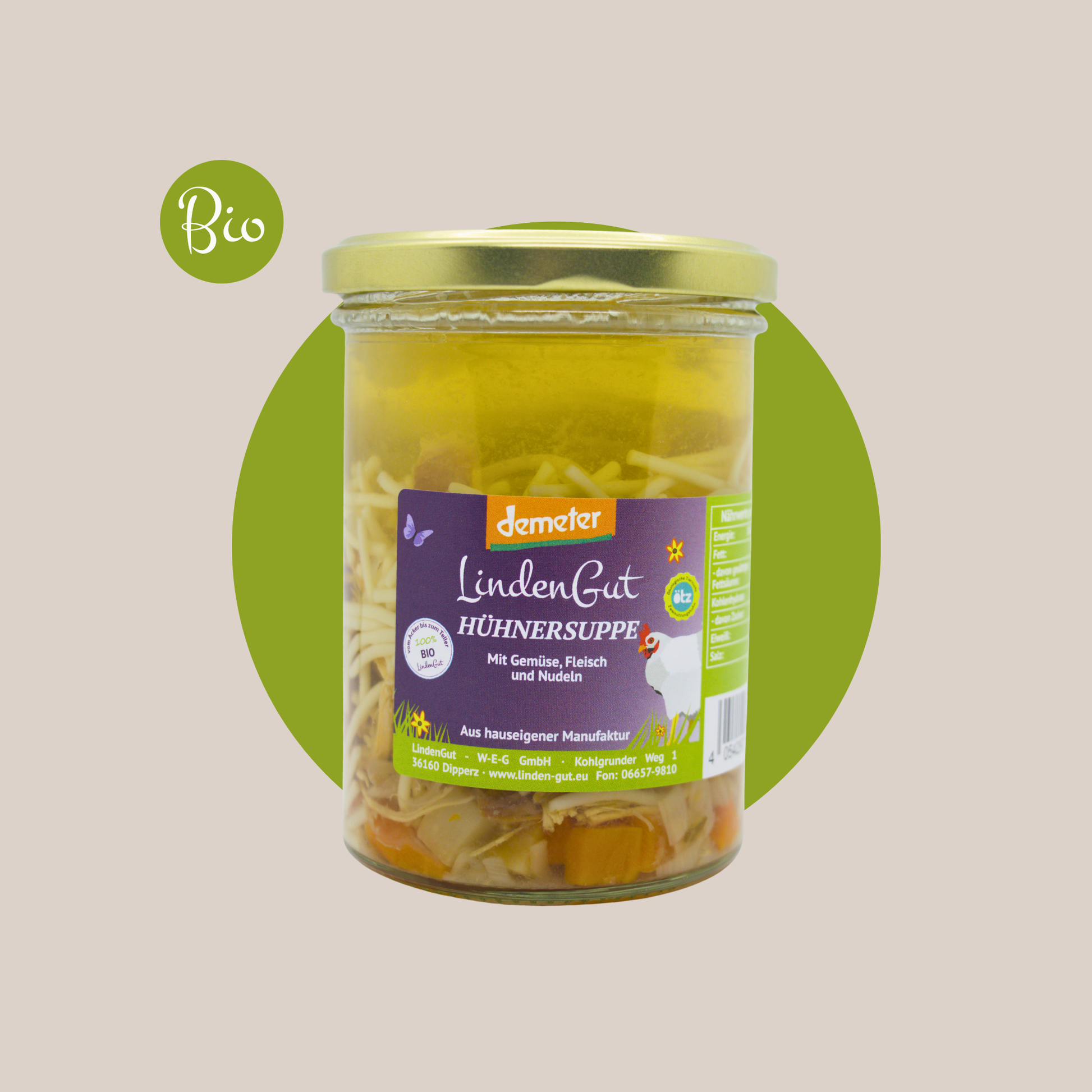 Bio-Hühnersuppe mit Gemüse, Nudeln und Hühnerfleisch